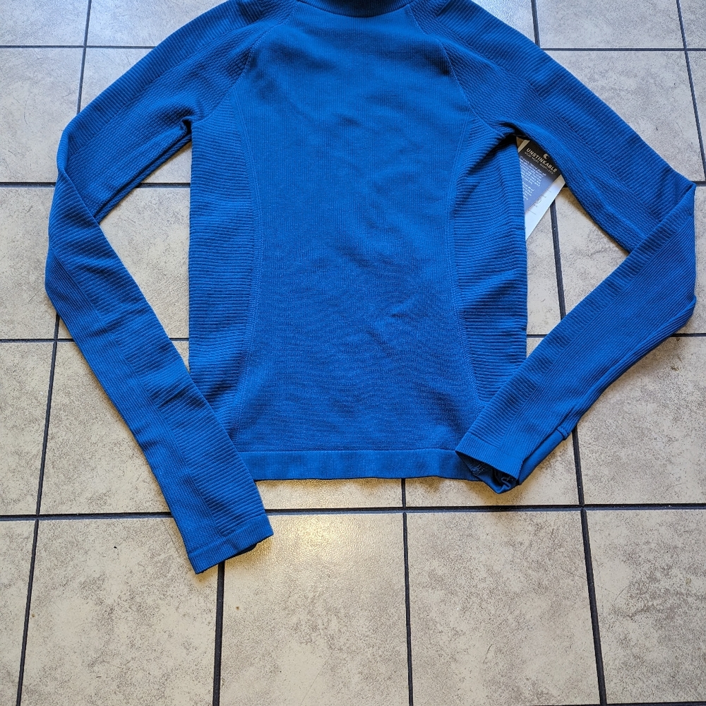 FLURRY SEAMLESS TURTLENECK TOP - Picture 4 of 6